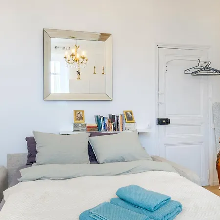 Joli Pres De Monaco شقة